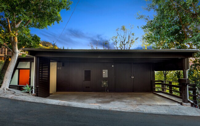 Building Photo - 7912 Willow Glen Rd