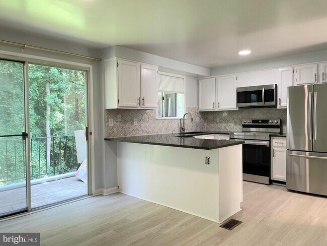 Building Photo - 7821 Archbold Terrace