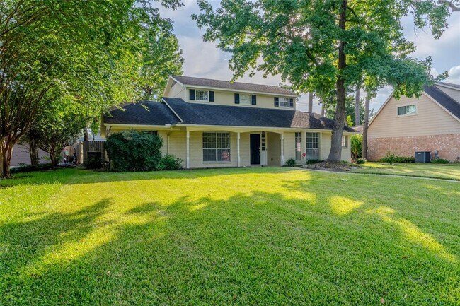 Building Photo - 16227 Southampton Dr