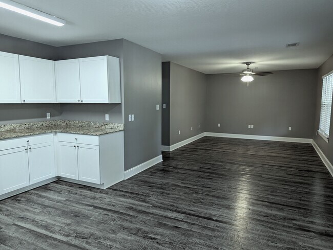 Foto del edificio - 115 Holly Dr