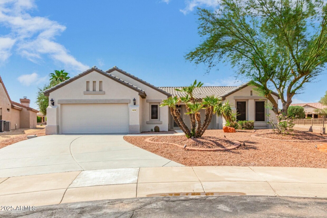 Foto principal - 16256 W Tamarack Ln