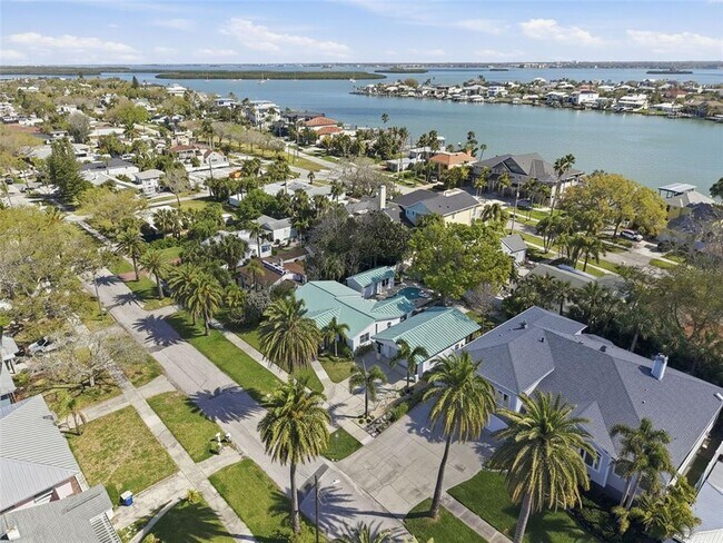 Building Photo - 759 Lantana Ave