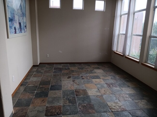 Building Photo - 3 Bedroom, 2.5 Bathroom Home! Schedule a Showing Soon!