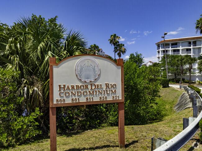 800-821 Del Rio Way Merritt Island, FL 32953 - Harbor Del Rio Condominium