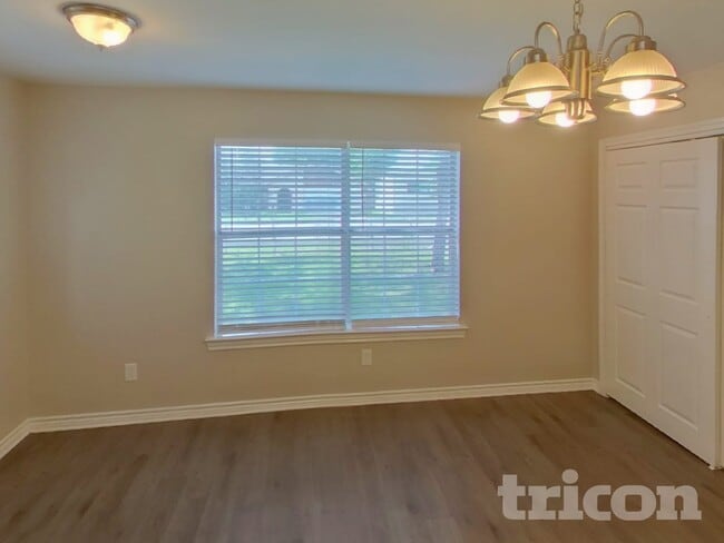 Foto del edificio - 185 Trout St