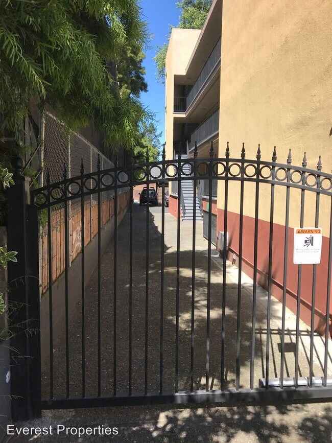 Foto del edificio - 2708 College Ave