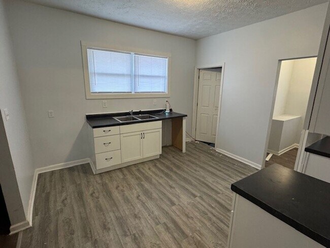 Foto del edificio - Completely renovated 2BR/1BA single family home minutes from Downtown Indy!