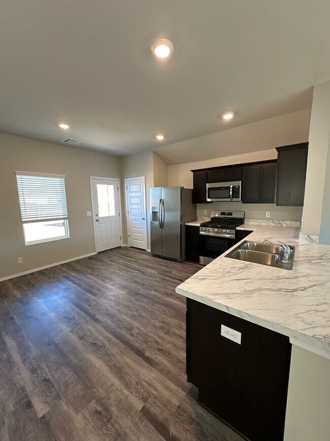 Foto del edificio - **PRELEASING**  NEW Three Bedroom | Two Bath Home in Coweta