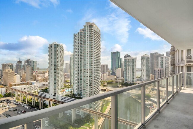 Foto del edificio - 185 SW 7th St