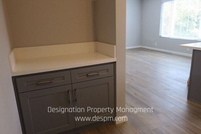 Building Photo - 7638 Hampton Avenue