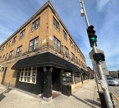 Building Photo - 156 Des Plaines Ave