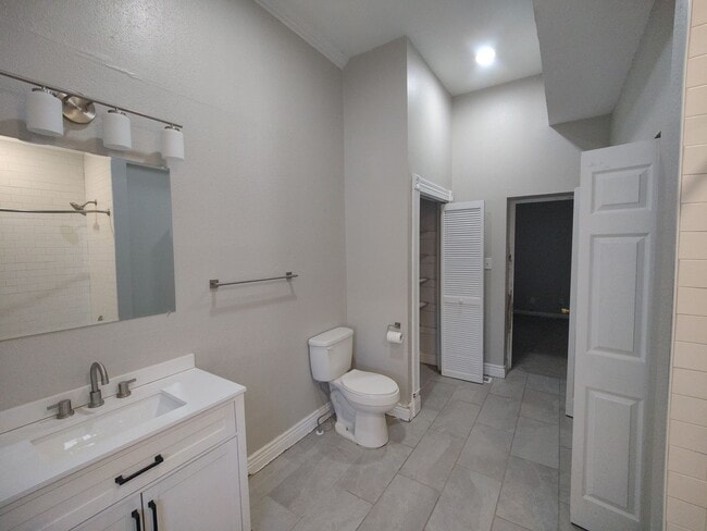 Building Photo - 2220 S 9th St