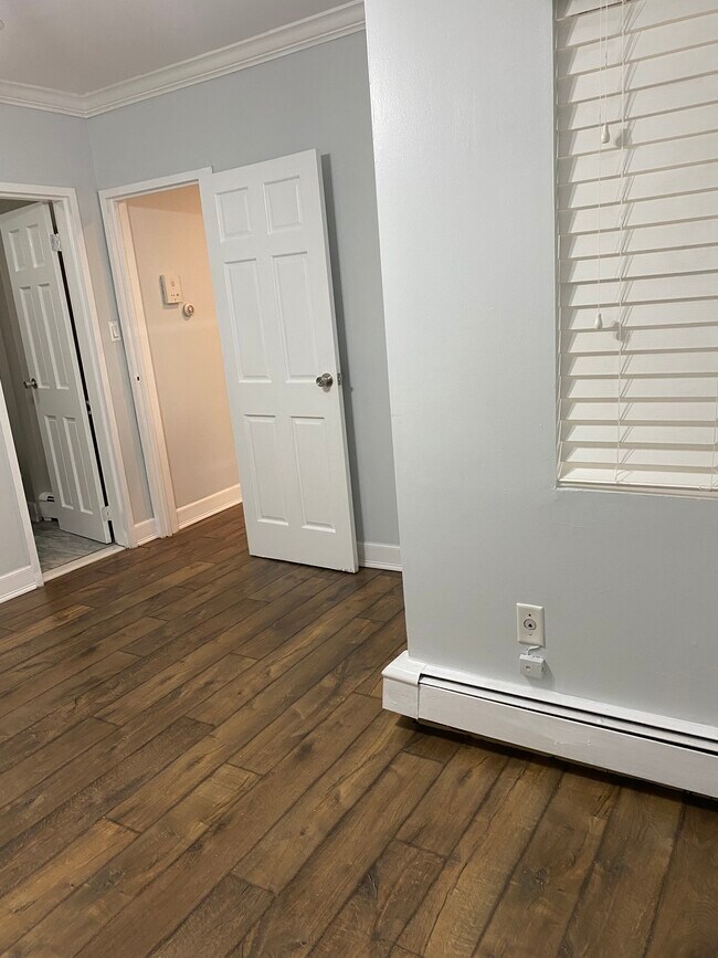 Foto del edificio - 475 W Broadway