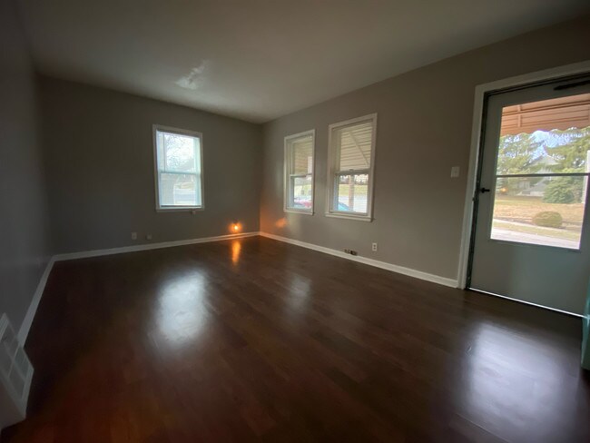 Building Photo - 595 St Leger Ave