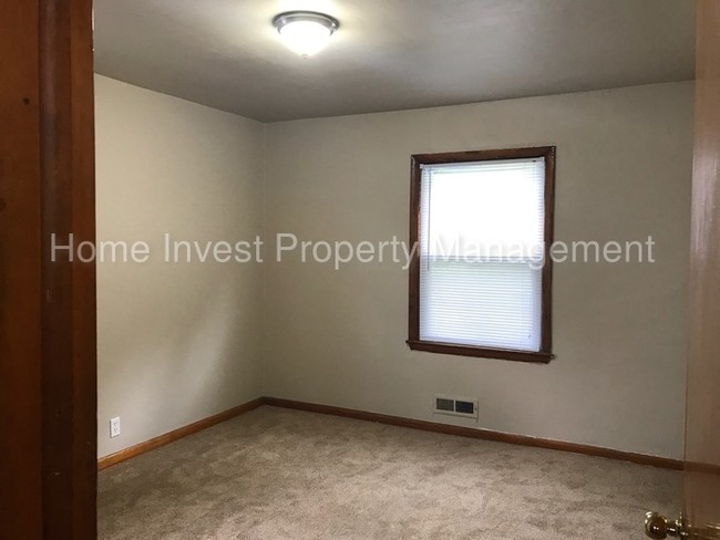 Building Photo - 5751 N 75th St