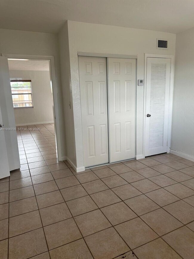 Foto del edificio - 1280 W 54th St