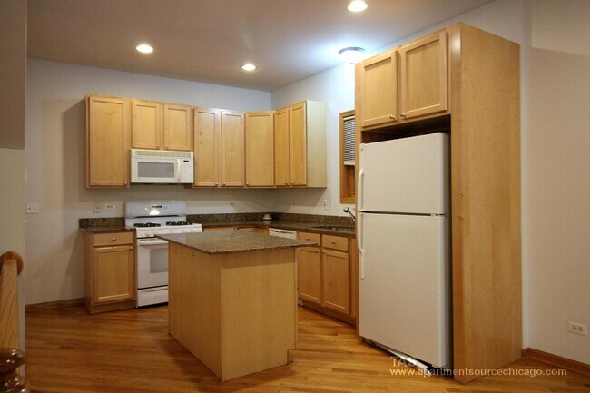 Building Photo - 1321 W Belmont Ave