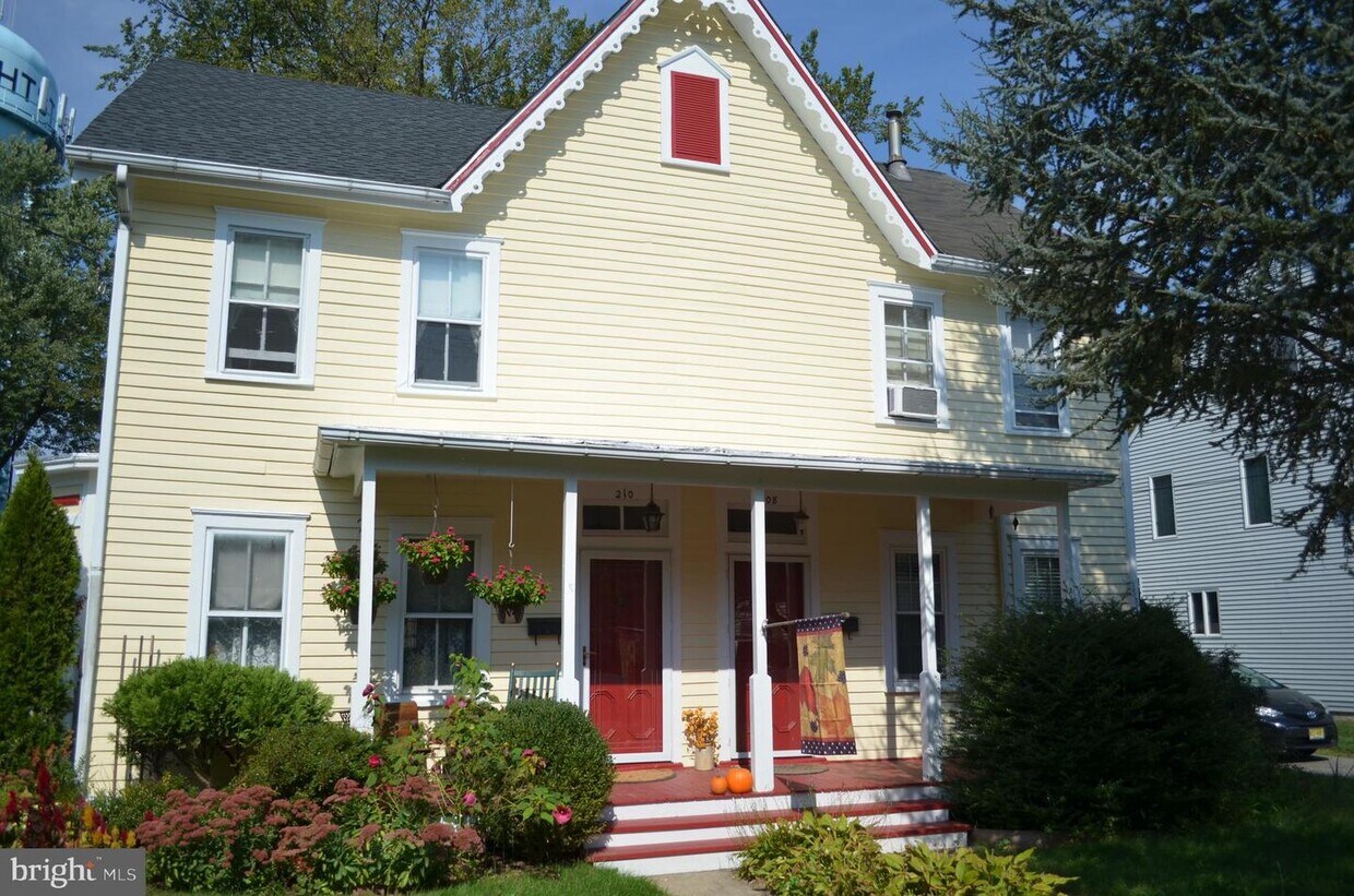 Primary Photo - 208 Morrison Ave