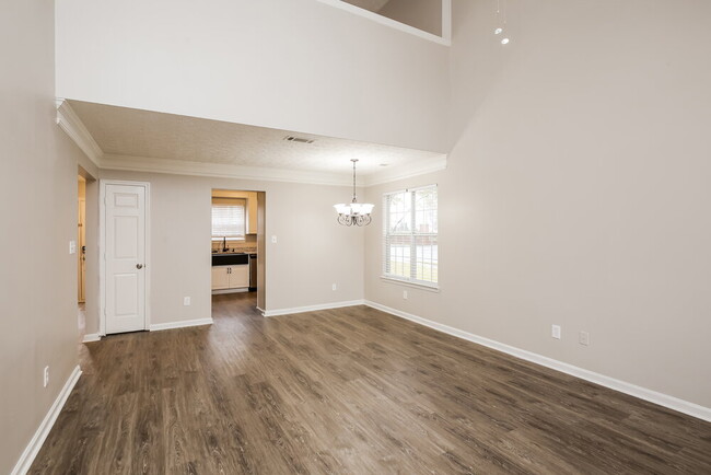 Building Photo - 3699 Regency Park Dr