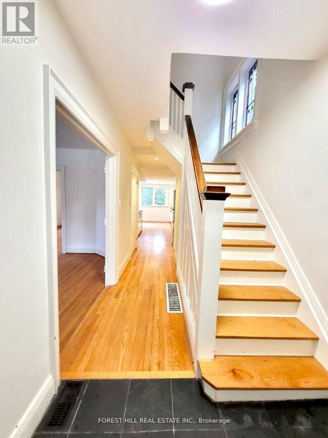 Building Photo - 307 Sheldrake Blvd