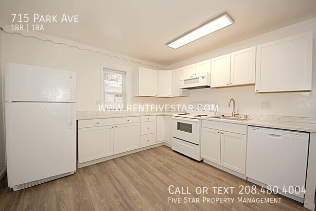 Building Photo - 715 Park Ave