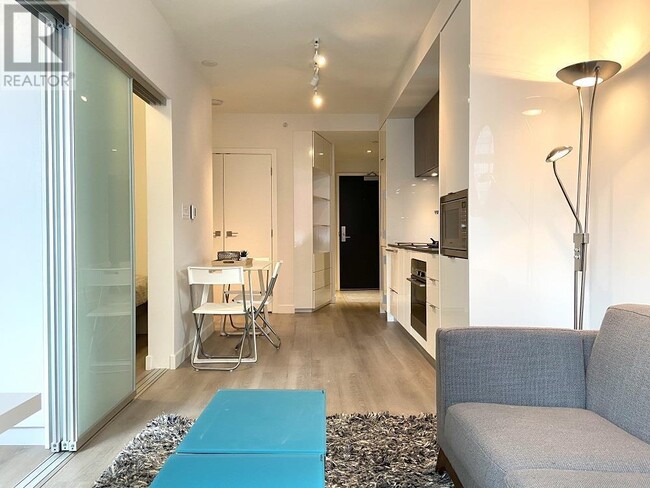 Photo du bâtiment - 209-209 E 7th Ave