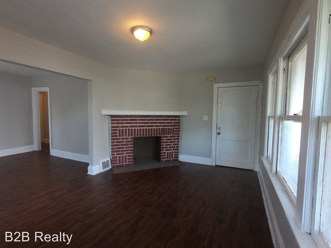 Building Photo - 2 br, 1 bath Apartment - 3102 W 111th St