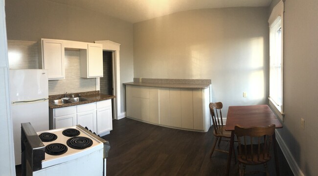 Building Photo - 603