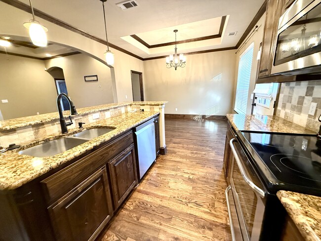 Building Photo - 414 Hidden Path