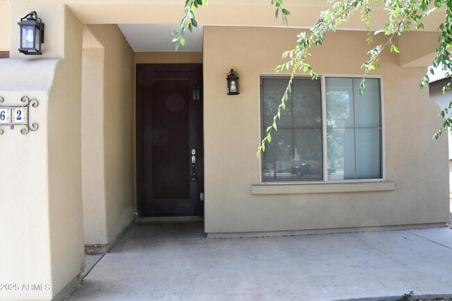 Building Photo - 2362 W Sierra Vista Dr