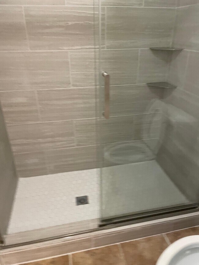 Foto del edificio - 2220 Stoneleigh Pl