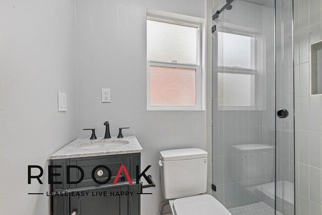Foto del edificio - ~2 Weeks FREE~ Modern, Sun-Drenched Studio...