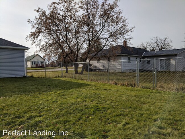 Building Photo - 2 br, 1 bath House - 219 E Main St