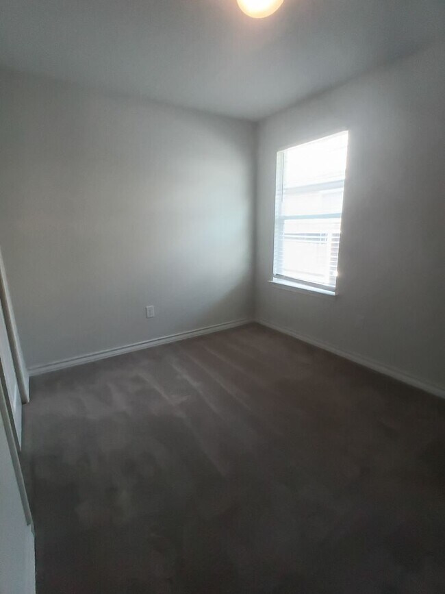 Foto del edificio - Beautiful 3-Bedroom Home with Open Floor Plan in Whisper Falls!