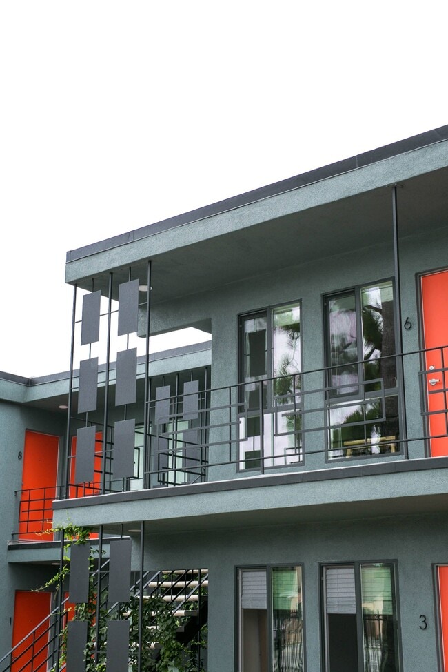 Building Photo - 2716 S La Brea