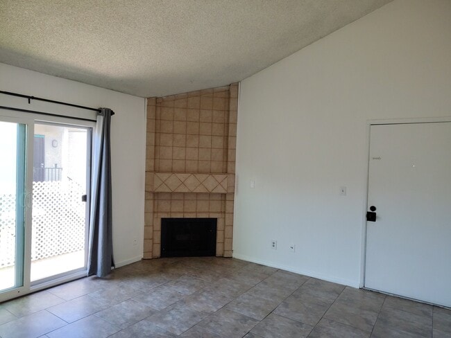 Building Photo - 12650 Lakeshore Dr