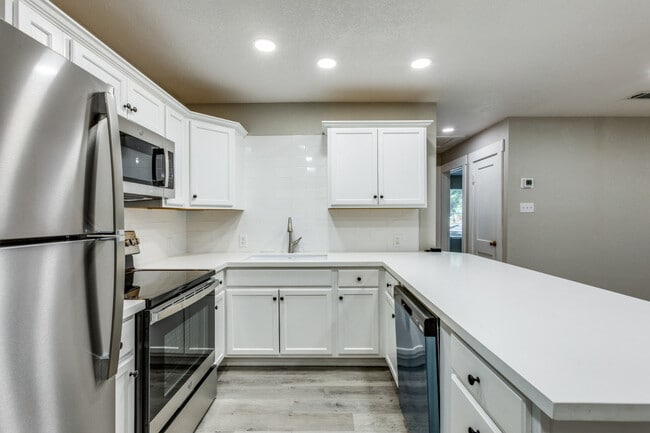 Building Photo - 1407 S 41st St