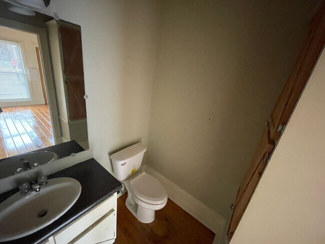 Building Photo - Efficiency 1BR/1.5BA FOR RENT