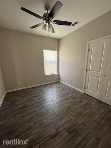 Foto del edificio - 3 br, 2 bath 4plex - 5800 Sandpiper Avenue 4