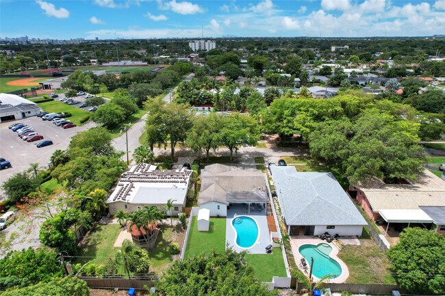 Foto del edificio - 5311 Pierce St