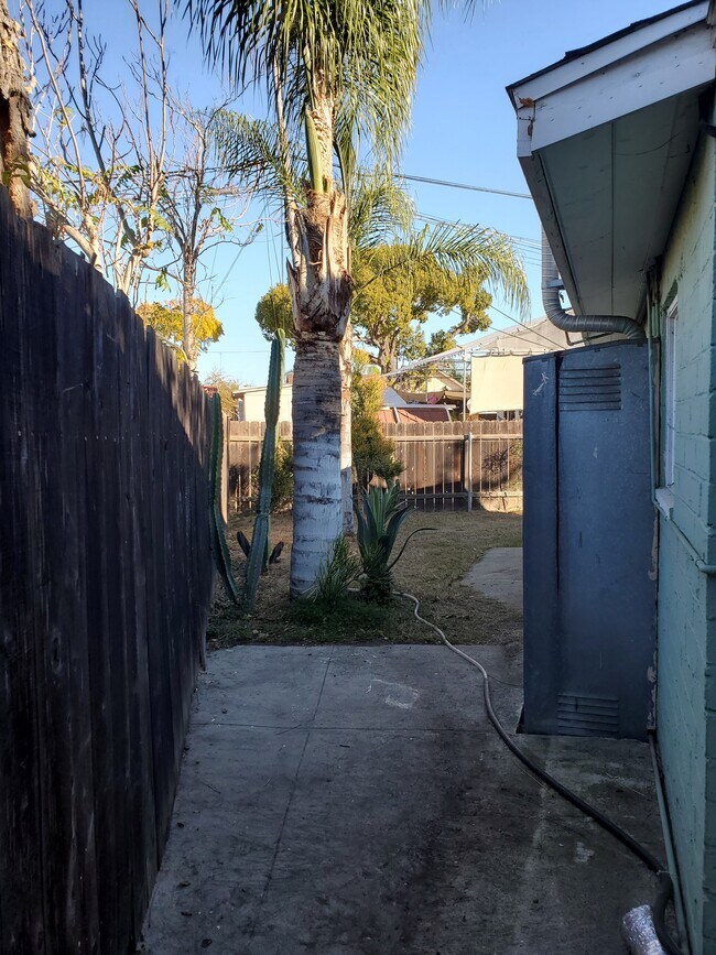 Foto del edificio - 659 S Sunshine Ave