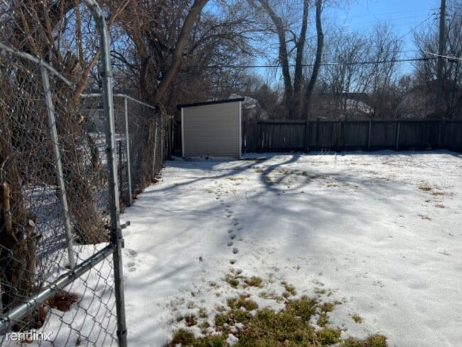 Building Photo - 3 br, 1 bath House - 1827 E Mcfarland St