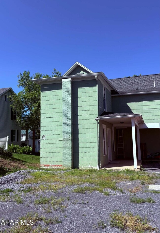 Building Photo - 459 W Pitt St