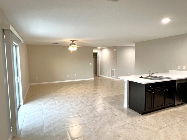 Foto del edificio - 1073 SW Paar Dr