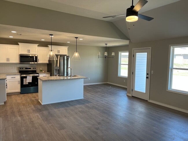 Building Photo - Brand new, 3-bed, 2-bath home in Springfie...