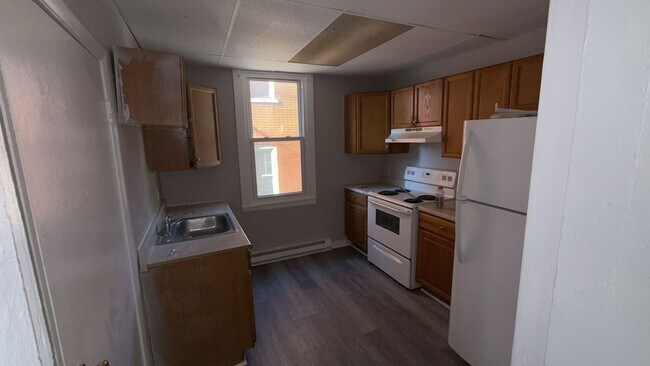 Building Photo - 3 Bedroom Row House Ready For You To Make Your New Home Soon! www.prospectpmm.com