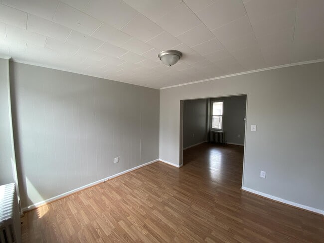 Building Photo - 625 Vander Ave