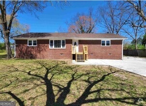 Building Photo - 2602 Lake Harbin Rd