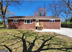 Building Photo - 2602 Lake Harbin Rd