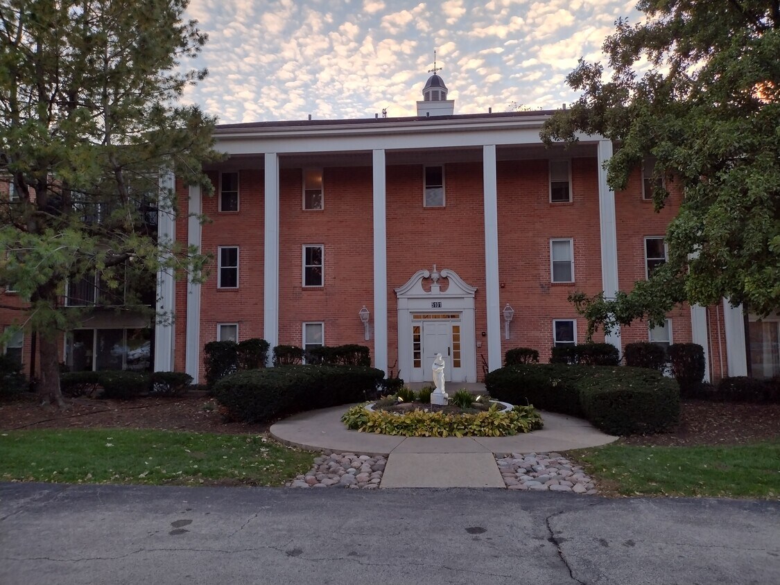 5101 Carriageway Dr Unit 208, Rolling Meadows, IL 60008 Condo for Rent in Rolling Meadows, IL